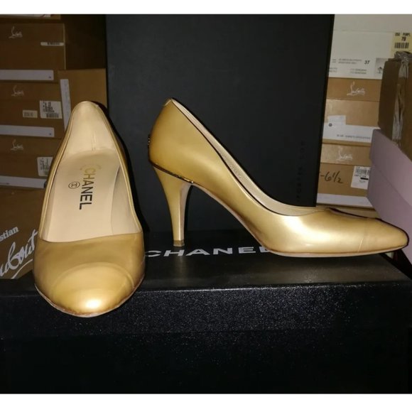 Chanel 36 Beige Patent Leather Silver CC Logo Pumps - Picture 3 of 11